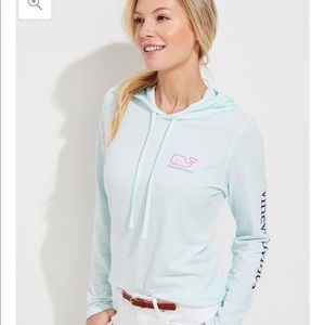 vineyard vines hoodie tee